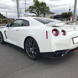 NISSAN GT-R