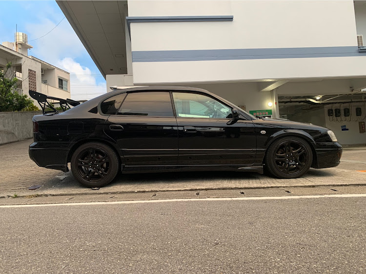 レガシィB4のレガシィB4・BE5・車高調・TEIN・テインに関するカスタム事例の投稿画像1枚目