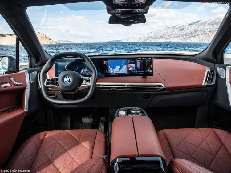 RYUJIさんが投稿したBMW・iX・キドニーグリル・電気自動車に関するカスタム事例の投稿画像5枚目