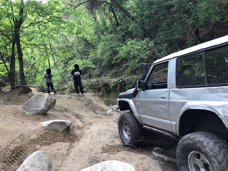 ジムニーの3密厳禁を遵守・離れて行動・S山H林道⛰・オープンで無事走破・その車、無傷では帰れませんに関するカスタム事例の投稿画像14枚目
