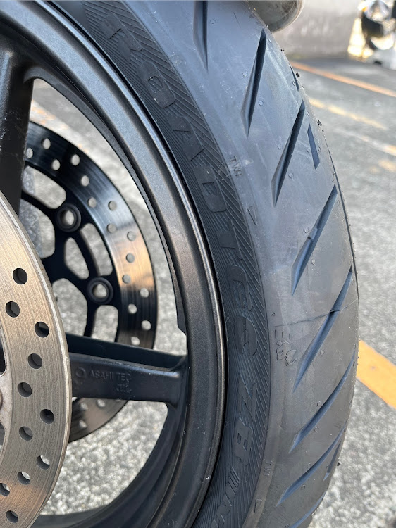 その他のホンダ　CB1300SB・フロントブレーキパッド交換・フロントタイヤ交換・120/70R17・メッツラーZ8に関するカスタム事例の投稿画像2枚目