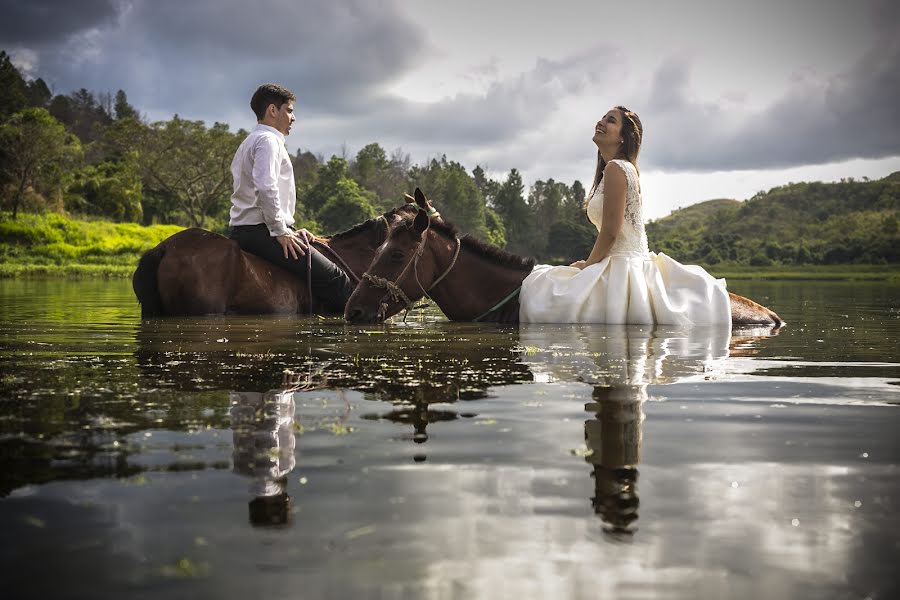 Fotografo di matrimoni Raymond Fuenmayor (raymondfuenmayor). Foto del 29 febbraio 2020