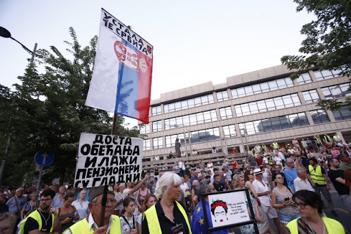 Učesnici protesta 'Srbija protiv nasilja' stigli do zgrade RTS