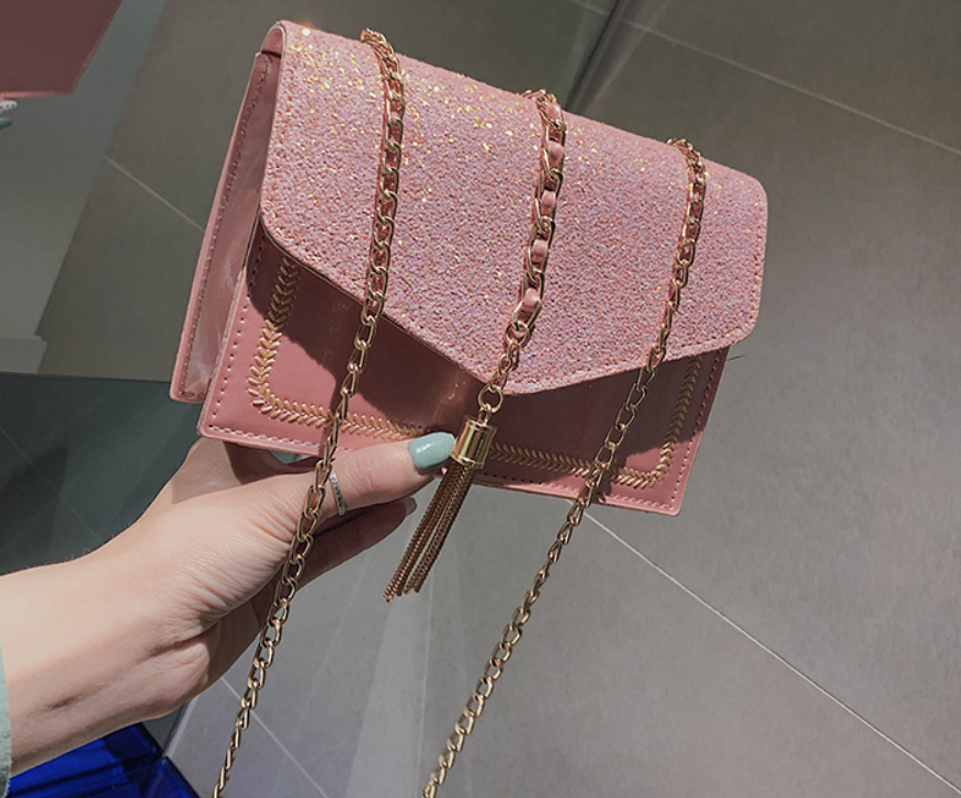 Chaîne à sequins et pompons de mode, pour une touche scintillante et élégante. Parfait pour sublimer vos tenues, idéale pour les soirées.
