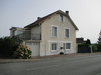 maison à Saint-Priest-les-Fougères (24)