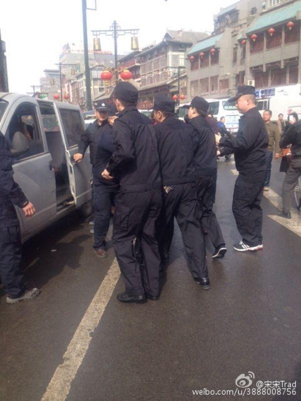 河南开封上千投资人示威多人被抓捕