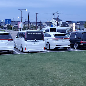 ヴォクシー ZRR80W