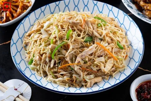 Wok Tossed Hakka Noodles Chicken(Mc)