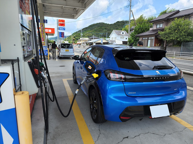 208のお盆休み終了・プジョー208・車好き女子・EV車と間違えられる・長崎旅行最終回に関するカスタム事例の投稿画像1枚目