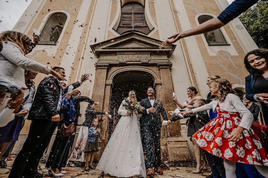 Jurufoto perkahwinan Gábor Badics (badics). Foto pada 19 September 2022