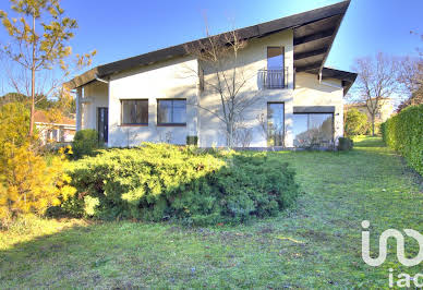 House with pool and terrace 4