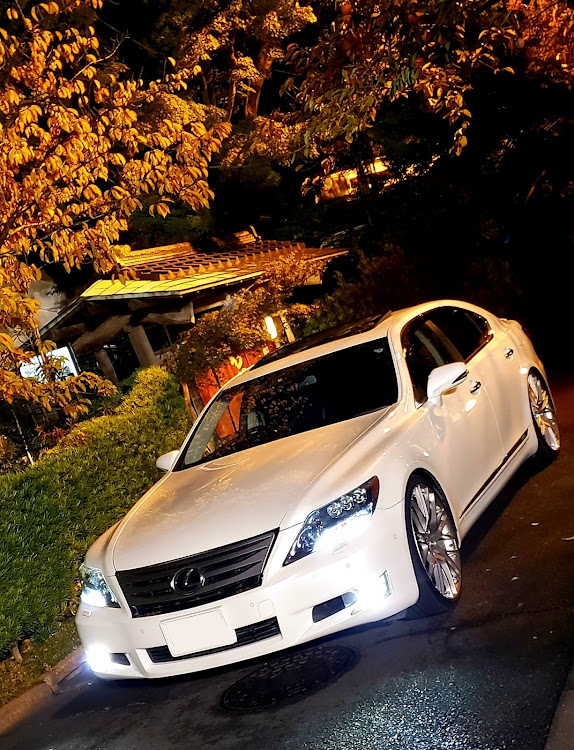 LSのLS600hl・UZセパレートパッケージ・紅葉なのか❓・川越某所❤️・11月もよろしくお願いしますに関するカスタム事例の投稿画像2枚目