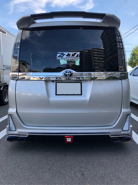 ヴォクシーのDIY・Z34流用・LEDセンターバックフォグに関するカスタム事例の投稿画像1枚目