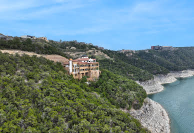 House with pool and terrace 4