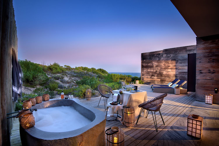 Morukuru Beach Lodge: Honeymoon suite deck.