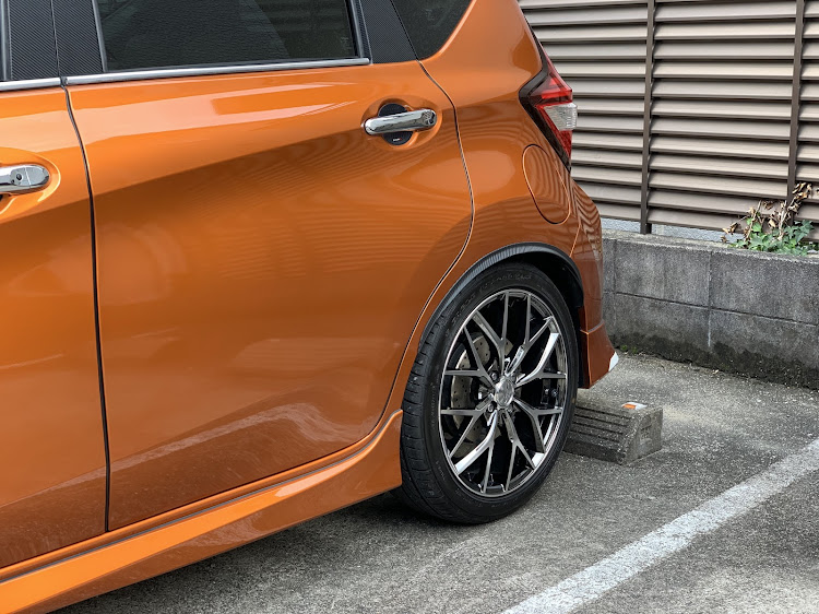 ノートのオーバーフェンダー・ノート・ノート e-POWER・長崎・メダリストに関するカスタム事例の投稿画像3枚目