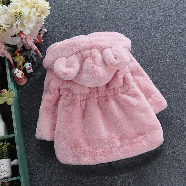 Title 2, Meisjes herfst- en winteroutfit met bontjas en ...