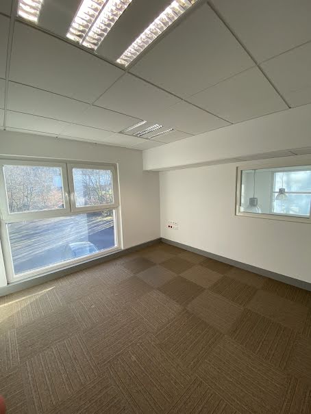 Location  locaux professionnels 6 pièces 158 m² à Beauvais (60000), 2 760 €