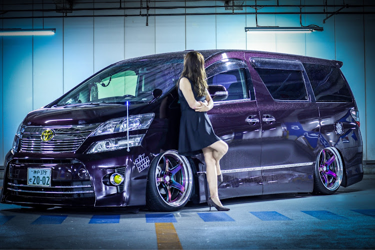 ヴェルファイアの洗車が最大のカスタム・Club FreSpo・雨が降るから洗車する。・繋がれフェイスドンっ・キャンギャルに関するカスタム事例の投稿画像5枚目