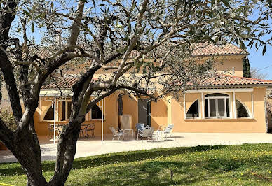 Maison avec piscine et terrasse 19