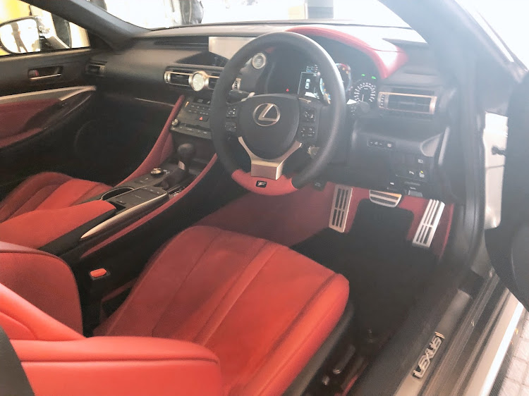 GSのRCF・試乗・新型RCF・V8サウンド・クーペに関するカスタム事例の投稿画像3枚目