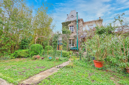 Maison avec piscine et terrasse 3