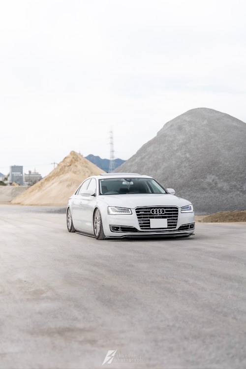A8のthunderphotograph⚡・ドイツ車・airforcesuspension・エアサスに関するカスタム事例の投稿画像2枚目