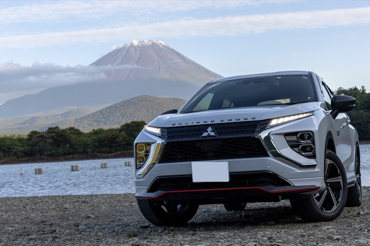 エクリプスクロスPHEVのスニーカーと愛車・ドライブ・エクリプスクロス・エクリプスクロスPHEV・カーオーディオに関するカスタム事例の投稿画像1枚目