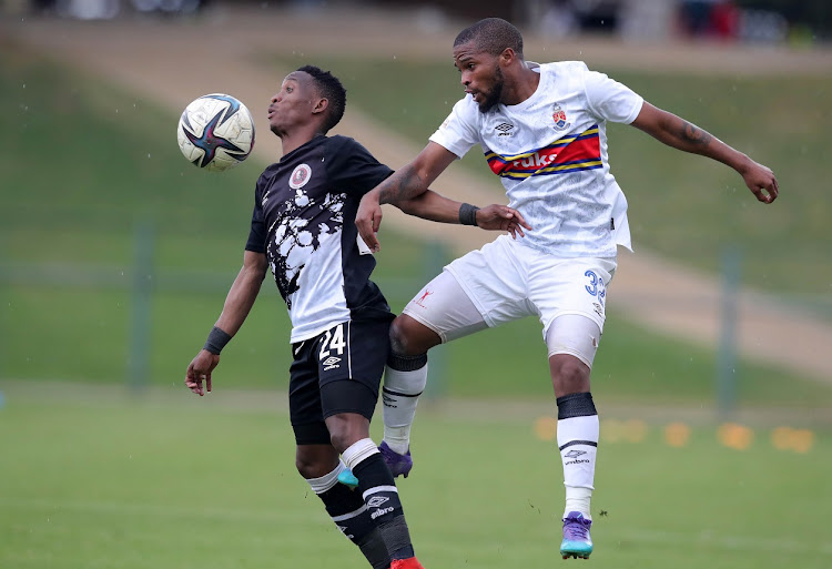 Raymond Daniels of Hungry Lions is challenged by Siyanda Msani of University of Pretoria in Tuks' final game of the 2021-22 GladAfrica Championship, where the Tswhane team finished second.