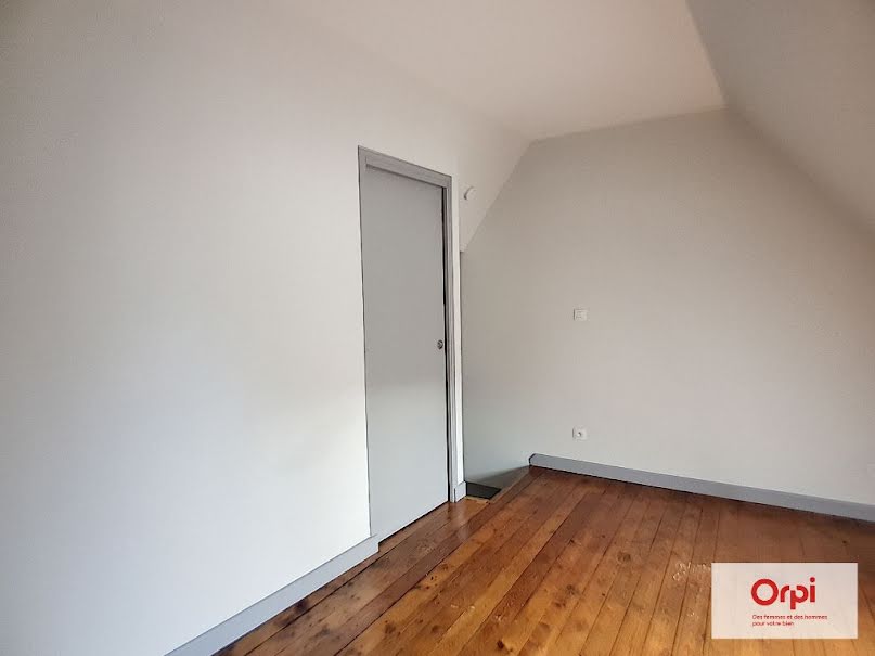 Location  appartement 2 pièces 37 m² à Montmarault (03390), 365 €