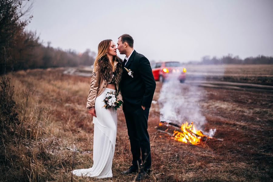 Fotógrafo de casamento Yana Chernika (chernika5757). Foto de 6 de outubro 2019