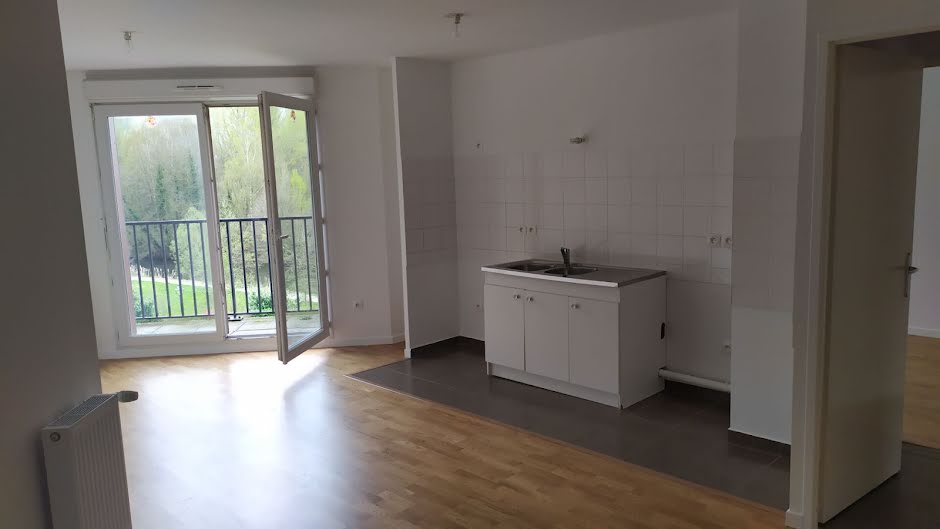 Location  appartement 4 pièces 69.92 m² à Corbeil-Essonnes (91100), 970 €