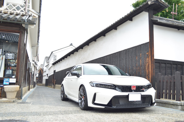 シビックタイプRの倉敷美観地区で撮影📸・オフ会帰りに・真夏の暑さ🥵・いいね、コメント、フォロー感謝です🙇‍♂️に関するカスタム事例の投稿画像1枚目