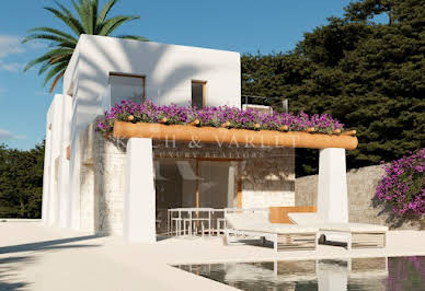 Villa with garden and terrace 3