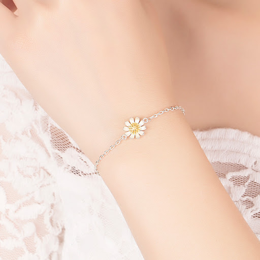 Title 6, Womens fashion simple sunflower daisy bracelet...