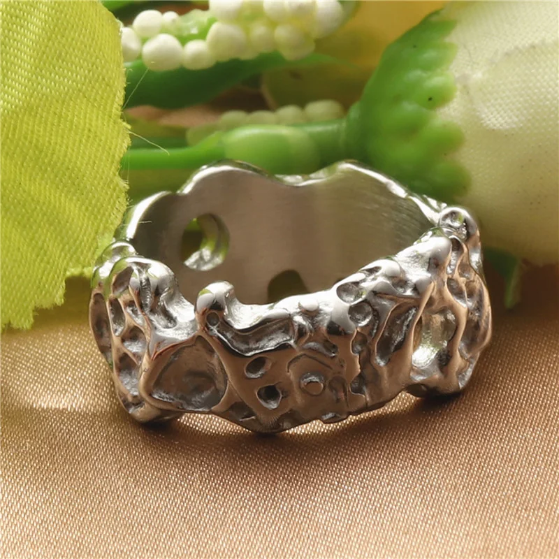 Anello Vintage in Acciaio Titanio con Figura Albero Rattan Stile Europeo Americano Gioiello Elegante Design Unico Idea Regalo