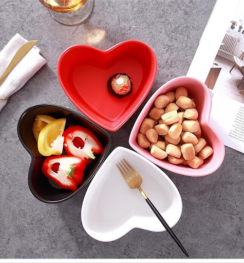 Title 3, Nordic Heart-shaped Bowl, an irregular bowl per...