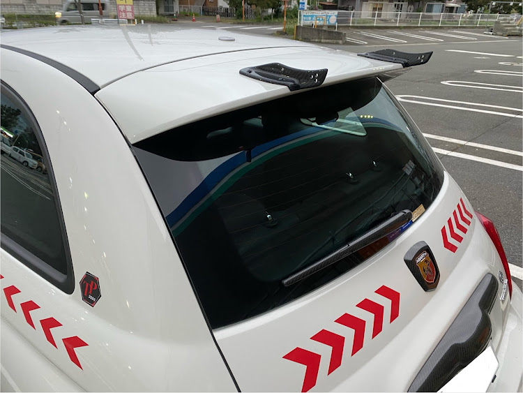 695のABARTH695に関するカスタム事例の投稿画像2枚目