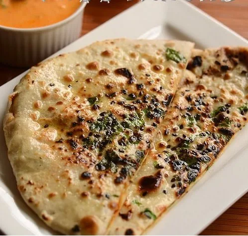 Onion Kulcha With Gravy