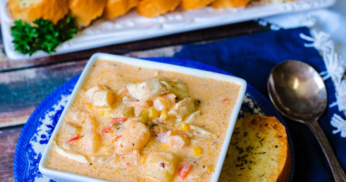 Kicked Up Creamy Clam Chowder - That Spicy Chick