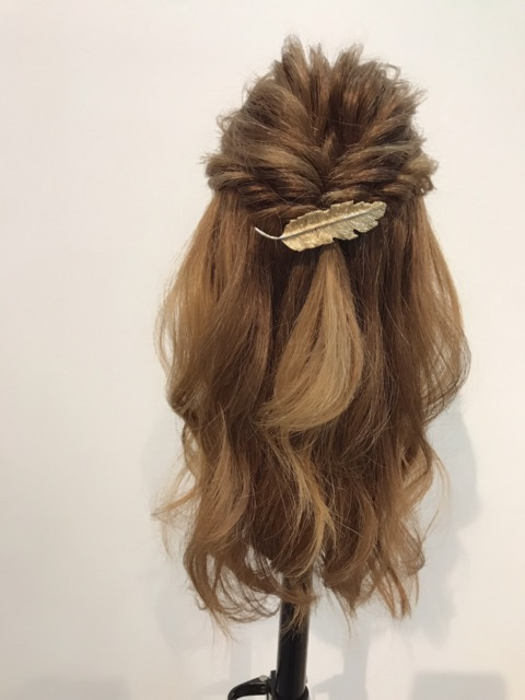 くるりんぱ優秀すぎ ヘアゴム２つでできる ひと手間ハーフアップアレンジ Trill トリル