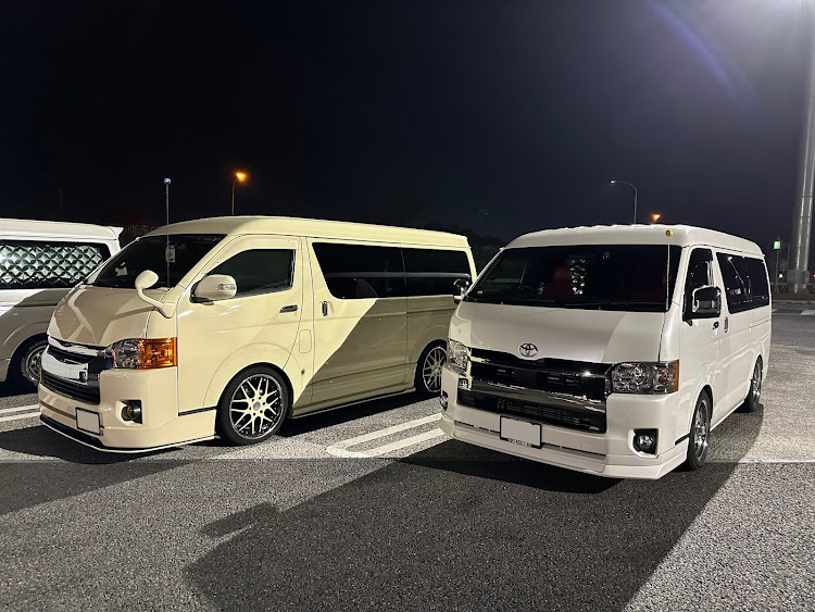 ハイエースバンのUSカスタム・ハイエースカスタム・ハイエース・ムーンアイズ・ビレットホイールに関するカスタム事例の投稿画像1枚目
