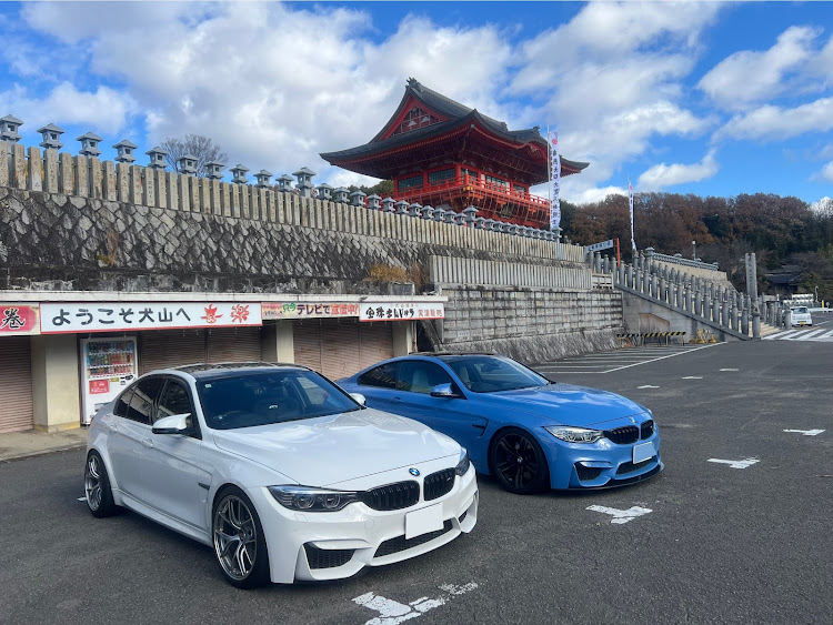 M3 セダンのF80 M3・F82M4・オースチンイエロー・ヘリテージ・友達とコラボ！！に関するカスタム事例の投稿画像1枚目