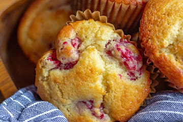 Lemon Ricotta Raspberry Muffins