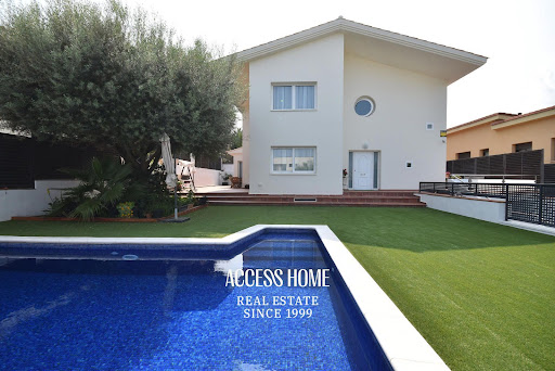 House with pool 1