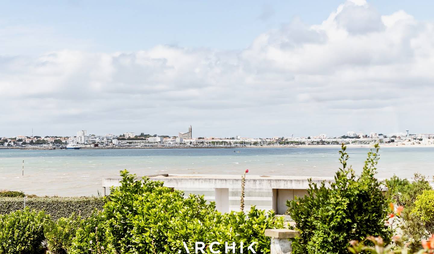 House with pool and terrace Royan