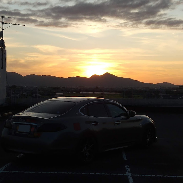 フーガの奈良県橿原市・夕陽🌅・二上山・屋上駐車場に関するカスタム事例の投稿画像8枚目
