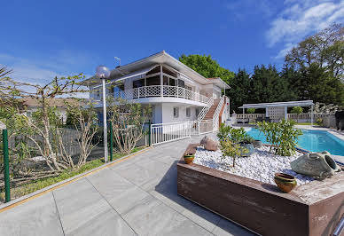 House with pool and terrace 3