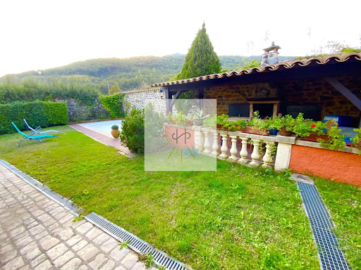 House with pool 2