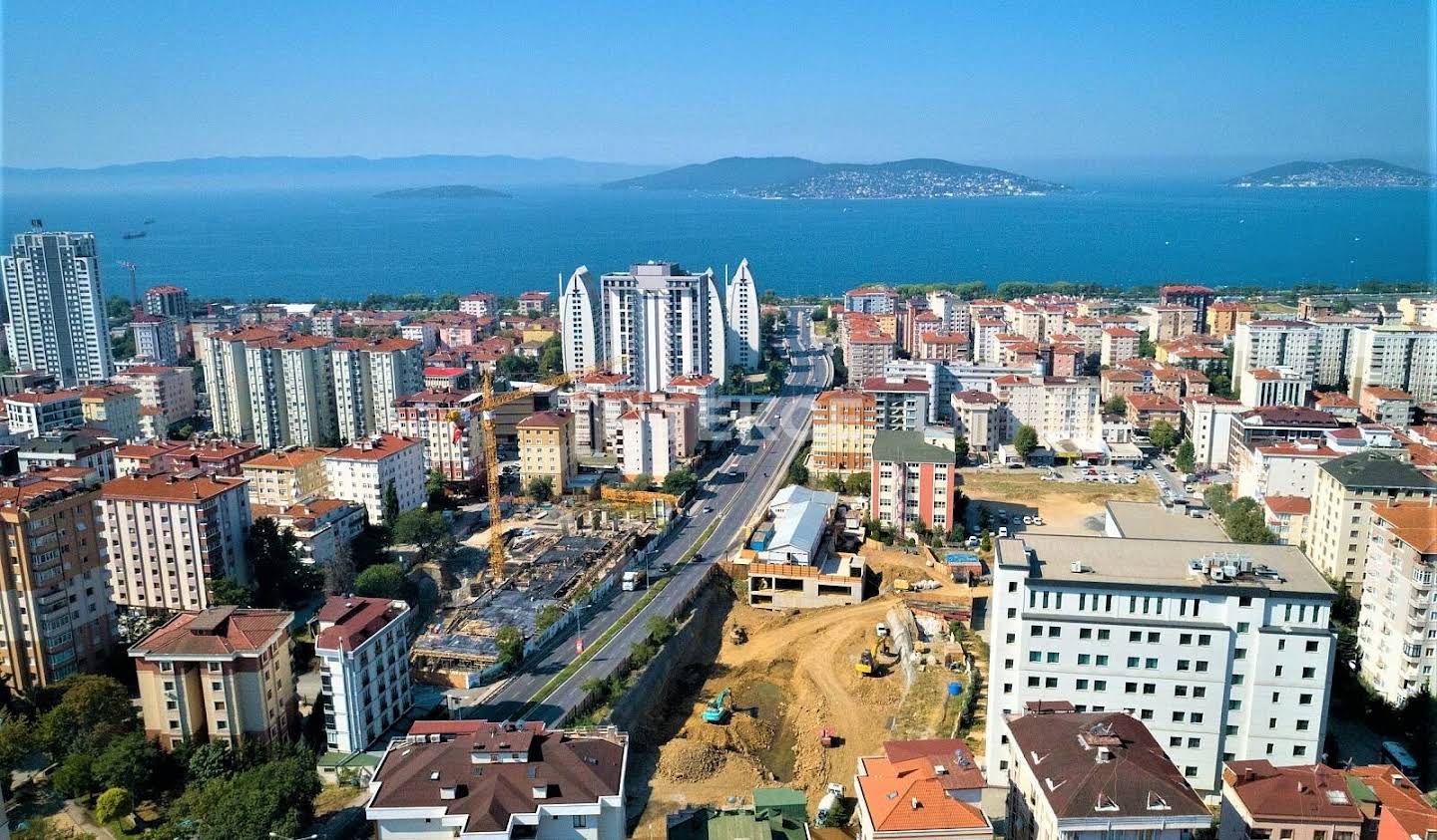 Apartment with terrace and pool İstanbul